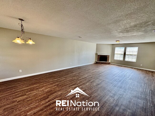 Foto del edificio - 2-Story 3BR/2.5BA Cordova Rental with 2-Car Garage, Brick Fireplace & Bonus Room Area!