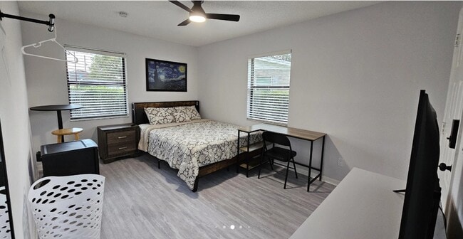 Foto del edificio - 10950 Fernando St