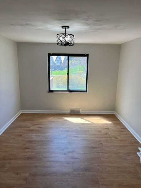 Building Photo - 651 Crystal Dr