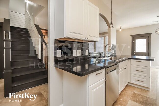 Foto del edificio - 8306 White Willow Lane