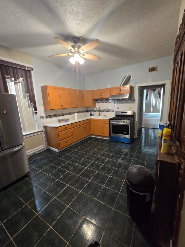 Building Photo - 2741 S Trumbull Ave