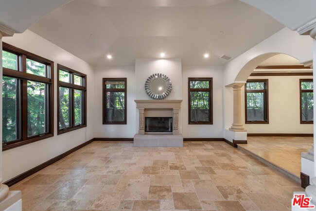 Building Photo - 120 S Almont Dr