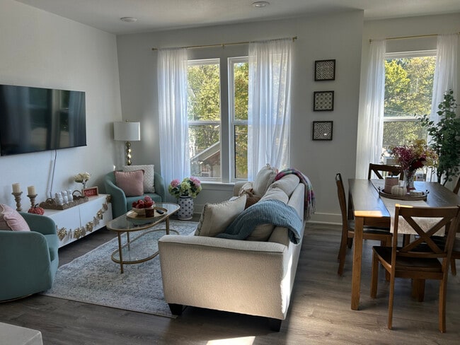 Building Photo - 121 N Washington Ave