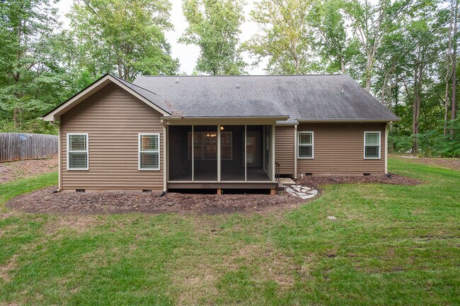 Building Photo - 555 Issaqueena Trail