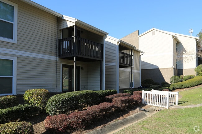 Building Photo - Hills at Hoover