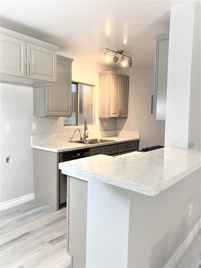 Building Photo - 129 W Chevy Chase Dr