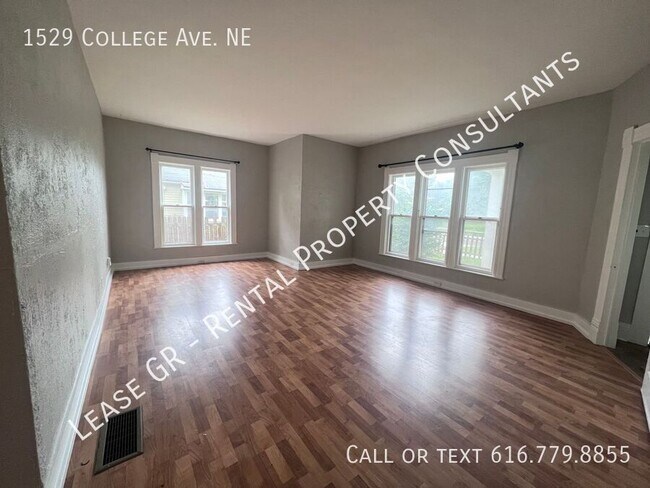 Building Photo - Wonderful and Spacious Three Bedroom Home ...
