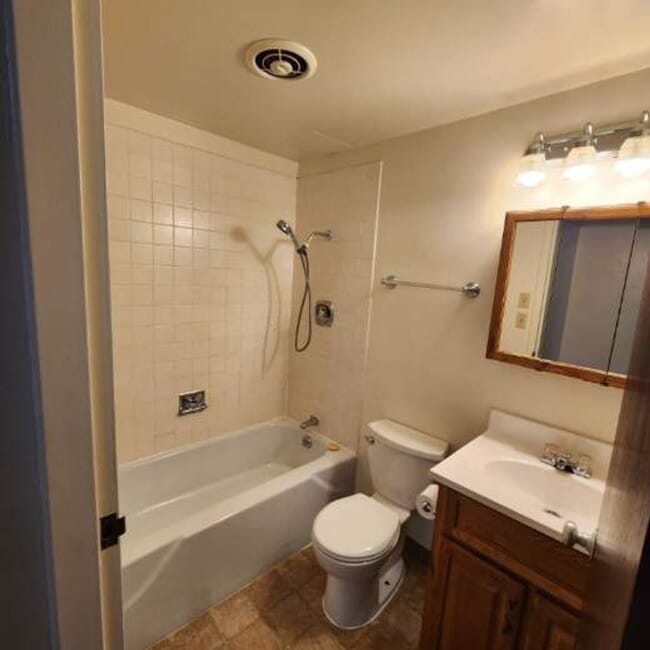 Foto del edificio - Willamette Towers One Bedroom Condominium Unit