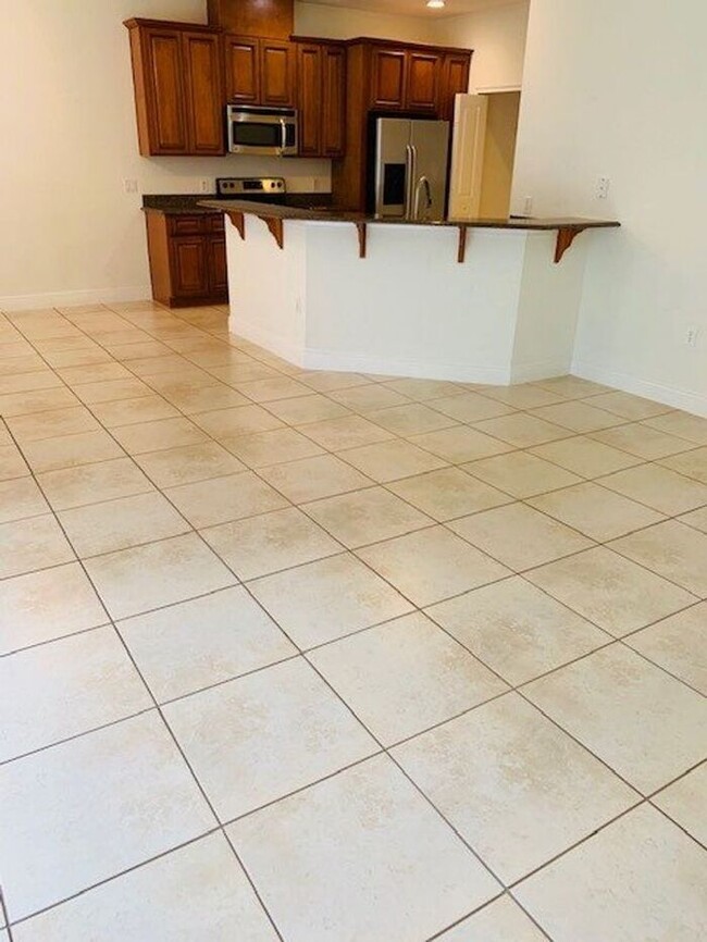 Building Photo - Gated Community of La Fortuna in Kissimmee