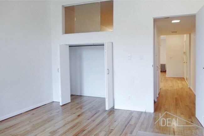 Building Photo - 583 6th Ave