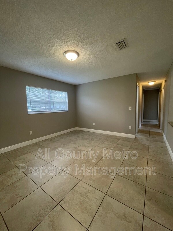 Foto del edificio - 223 W 10th St