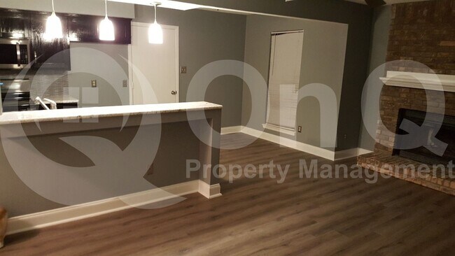 Foto del edificio - 4904 Brookhollow Dr