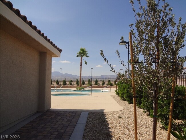 Foto del edificio - 9453 Alma Ridge Ave