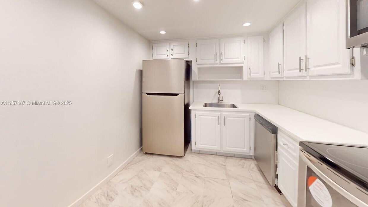 Foto principal - 500 Three Islands Boulevard