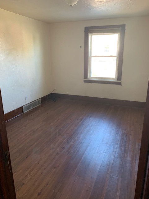 Building Photo - 1727 Kimball Ave