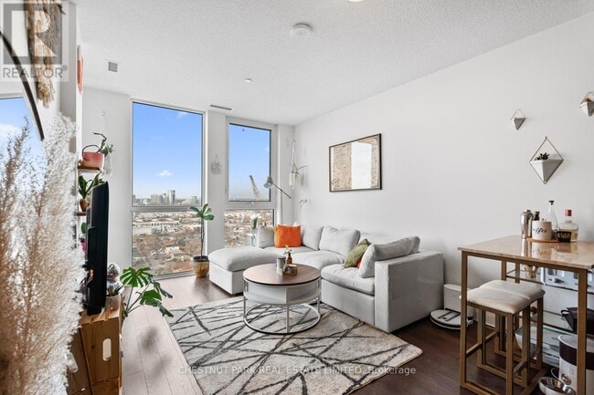 Building Photo - 17 Zorra St