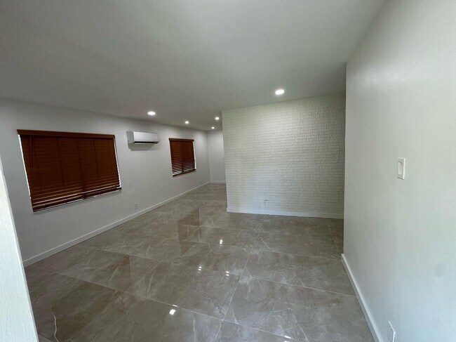 Foto del edificio - 1117 NE 10th St