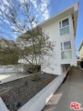 Building Photo - 1051 S Sherbourne Dr