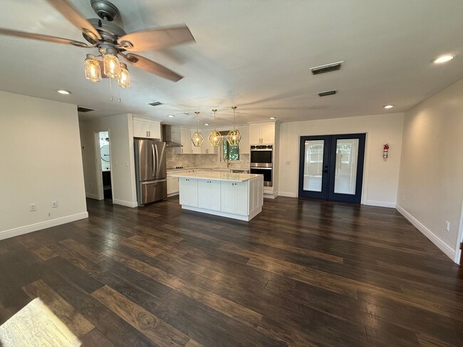 Building Photo - 3/2 Remodeled Ocoee Home