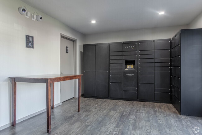 Package Center - Raintree