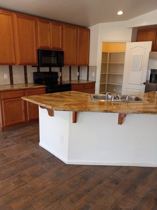 Foto del edificio - Phoenix Split Floor Plan 4 Bedroom + den