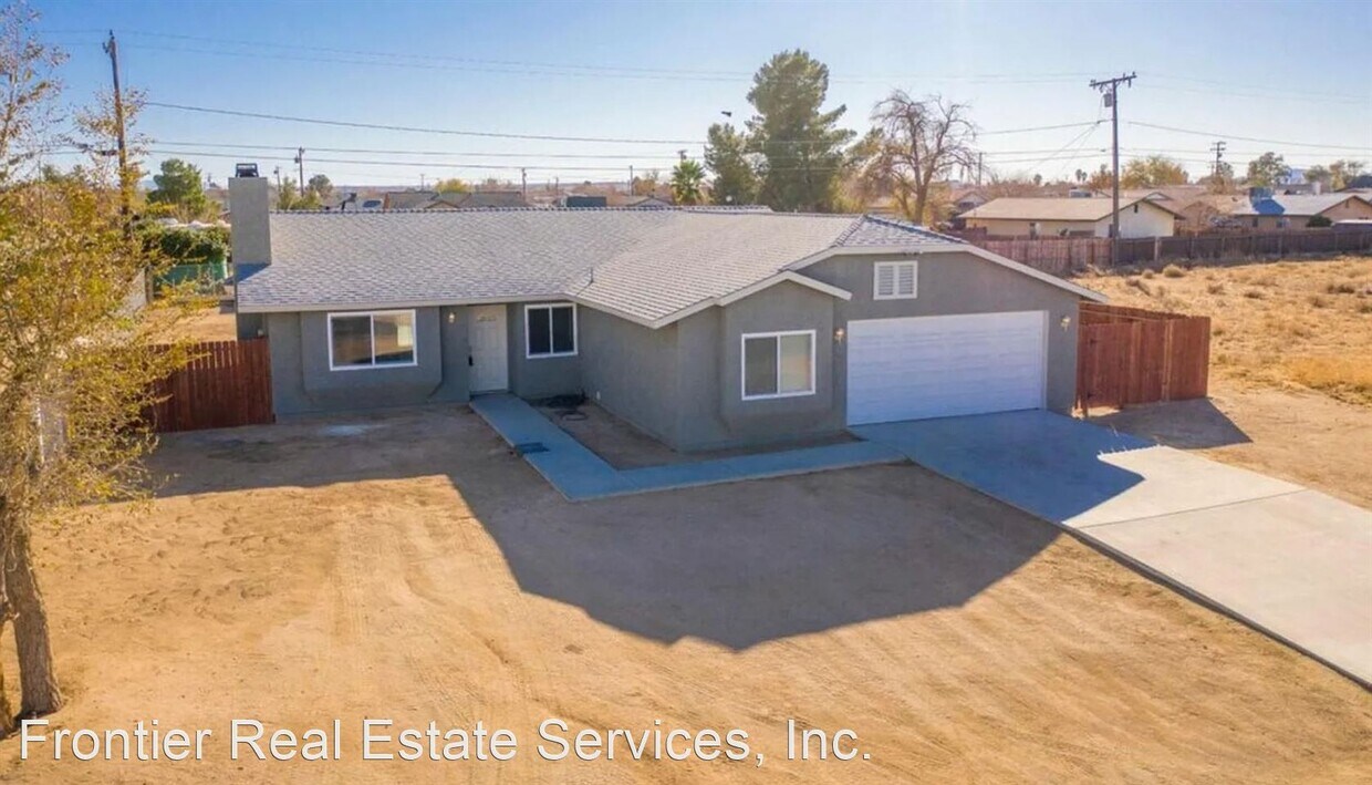 3 br, 2 bath House 8812 Bay Avenue House Rental in California City