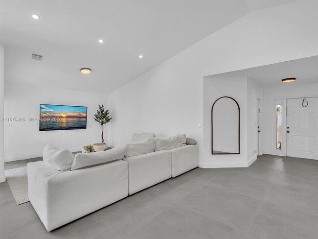 Building Photo - 4962 SW 32nd Way