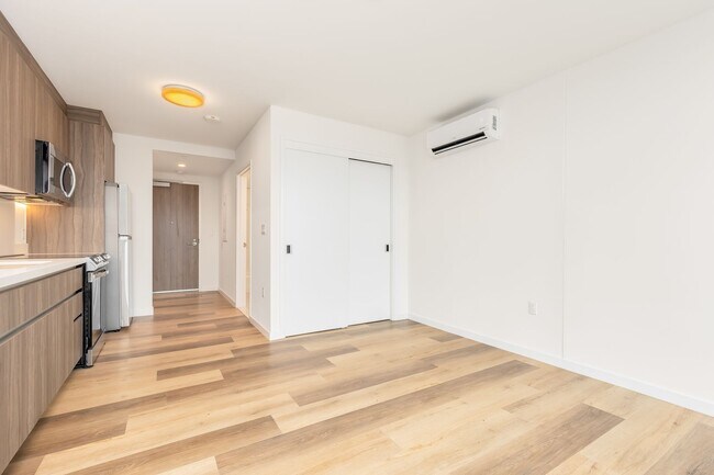 Foto del edificio - Urban Living w/Amenities - Studio w/1ba/1pkg PETS NEGOTIABLE!