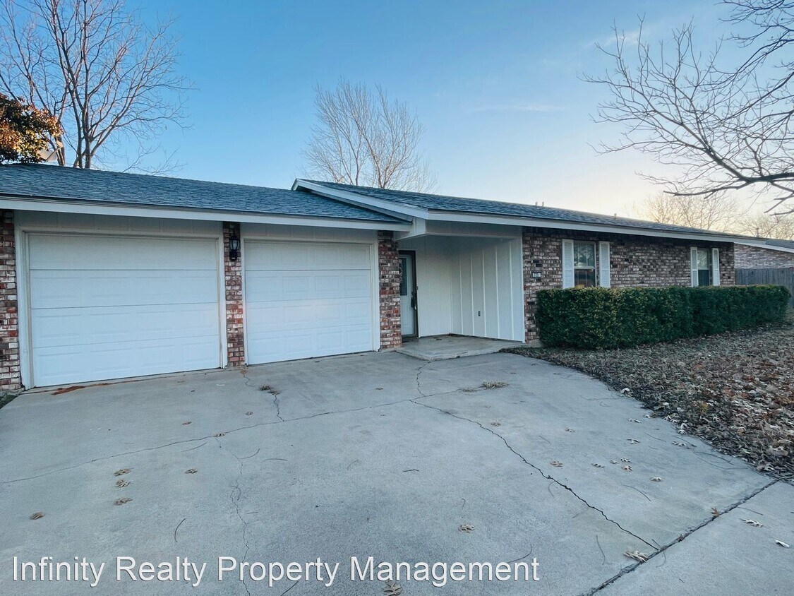 725 N Mockingbird Ln, Stephenville, TX 76401 House Rental in