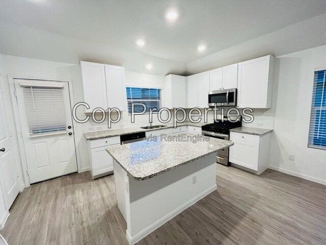 Building Photo - 10419 Beachball Bnd