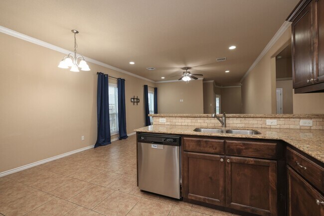 Foto del edificio - 3110 Claremont Dr