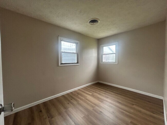 Foto del edificio - 2 Bedroom House-Available Now!