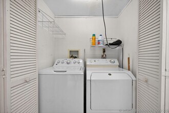 Building Photo - 707 Stonewood Ct