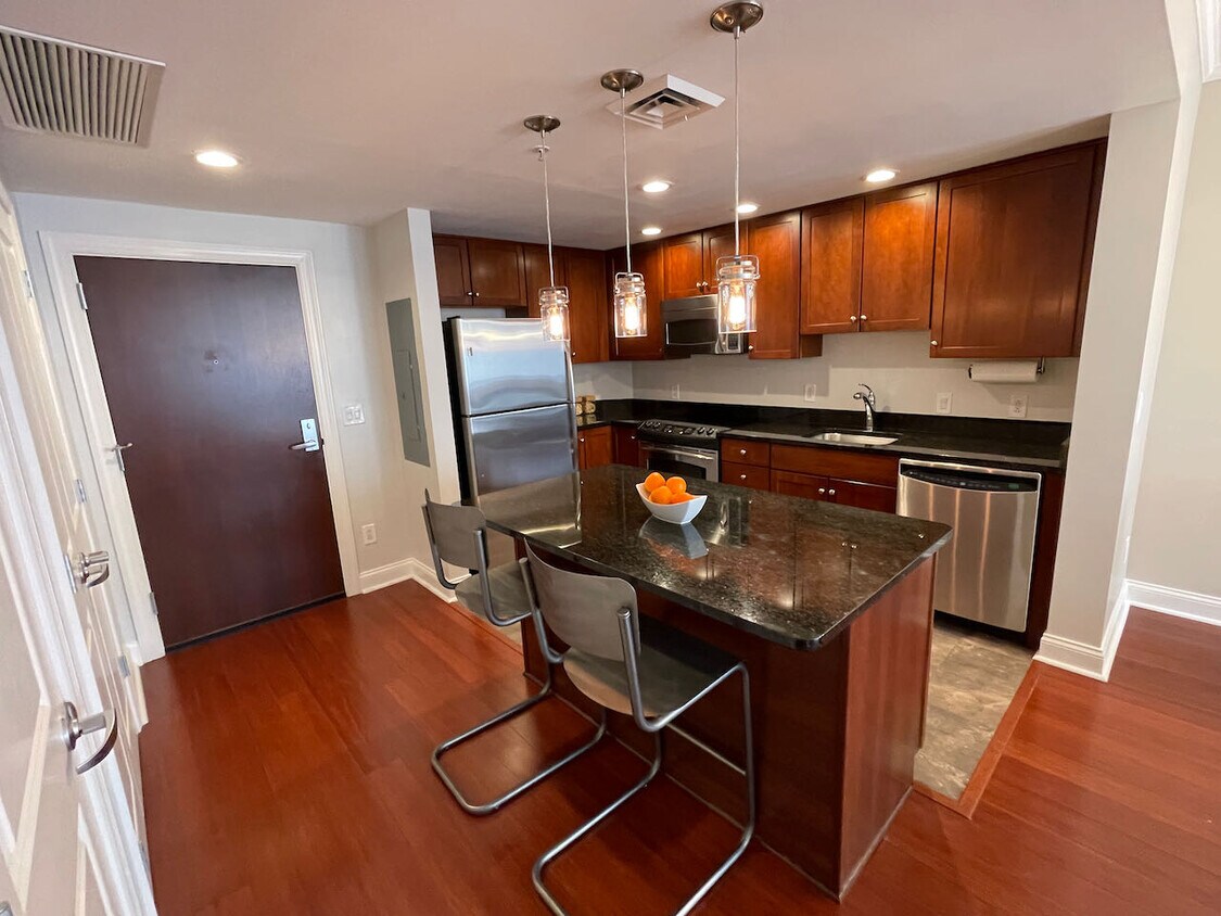 Foto principal - 1020 N Highland St