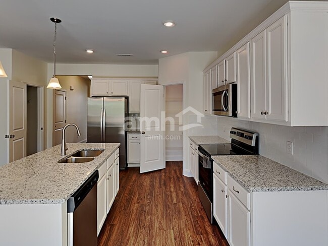 Building Photo - 1360 Lomond Dr