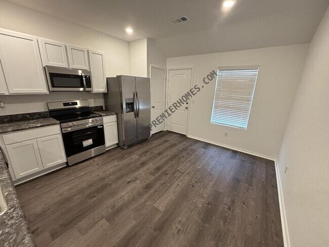 Foto del edificio - 34-10 10 Point Ln