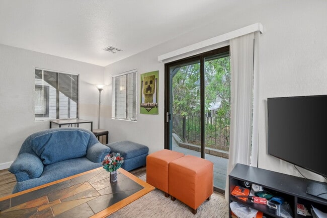 Building Photo - AVAILABLE JULY - 3 Bed / 2 Bath CLOSE TO CAL POLY