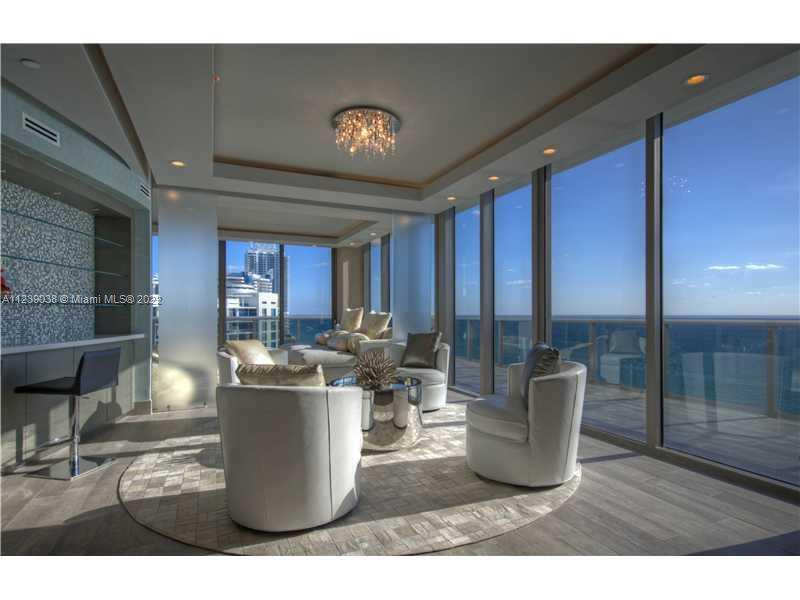 Primary Photo - 5875 Collins Ave