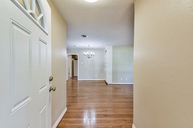 Foto del edificio - 5231 Willowbend Blvd