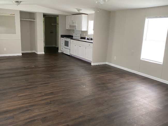 Building Photo - 80 Redwood Ln