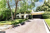 Foto principal - 5601 Little Falls Rd