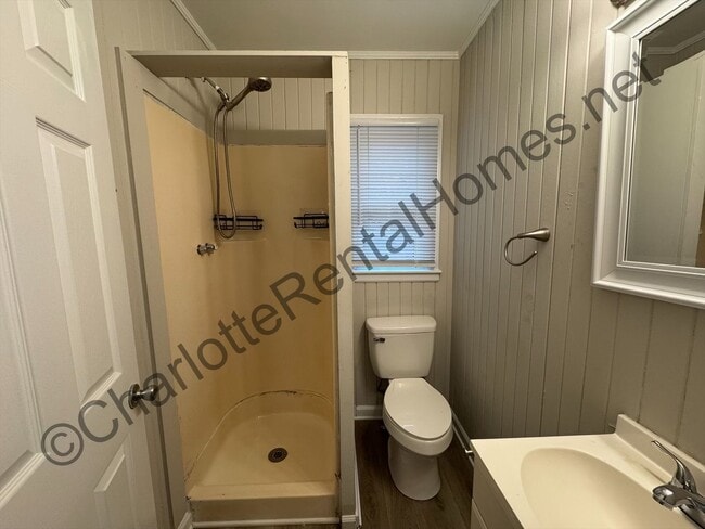 Foto del edificio - Brick Ranch home  Convenient location