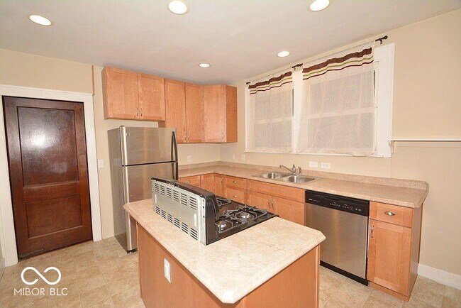 Foto del edificio - 4905 Broadway St