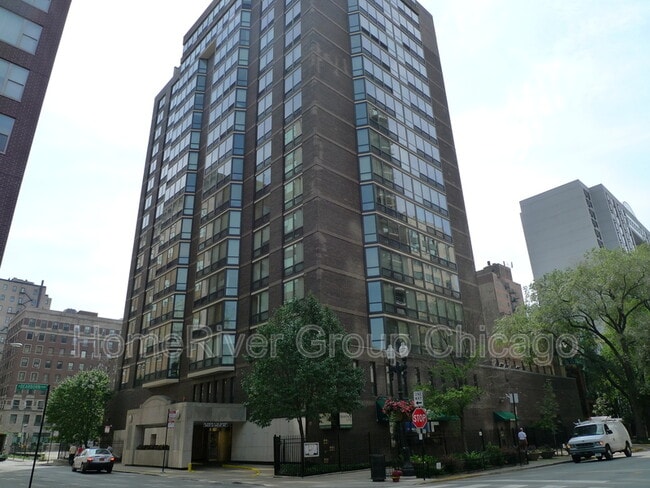 Building Photo - 21 W Goethe St