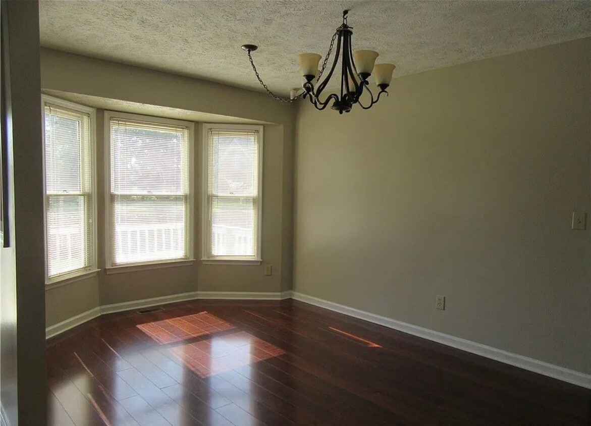 Building Photo - 2550 Silverbell Loop