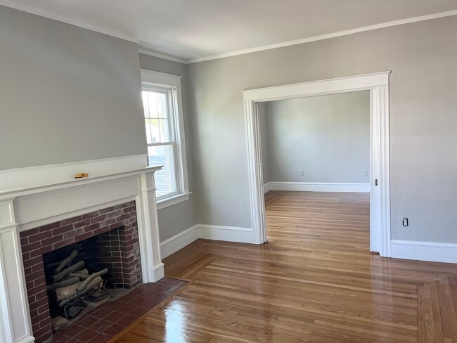 Living into Dinning - 22 Hilltop Ave