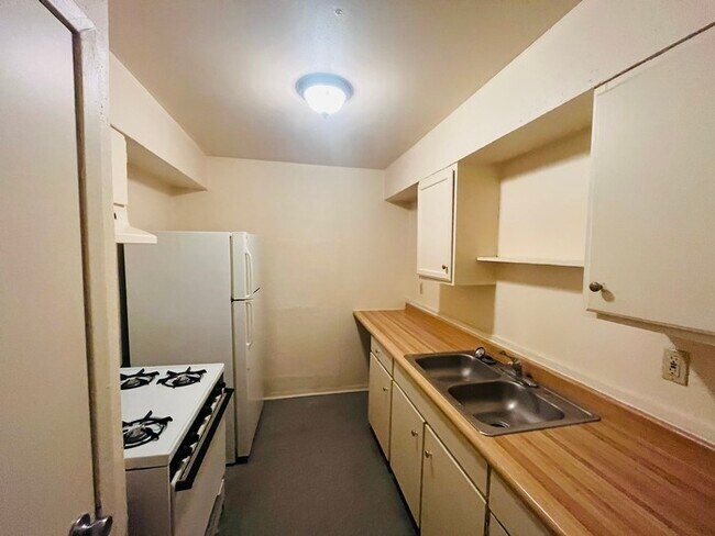 Building Photo - One bedroom/one bath for rent