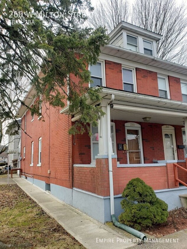 Primary Photo - 3 Bedroom / 2 Bathroom in South Easton!