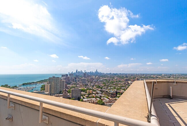 Foto del edificio - 3660 N Lake Shore Dr