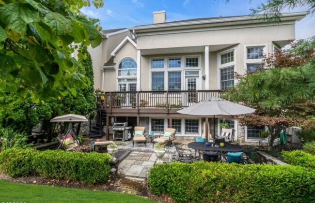 Foto del edificio - 41 Dickinson Rd